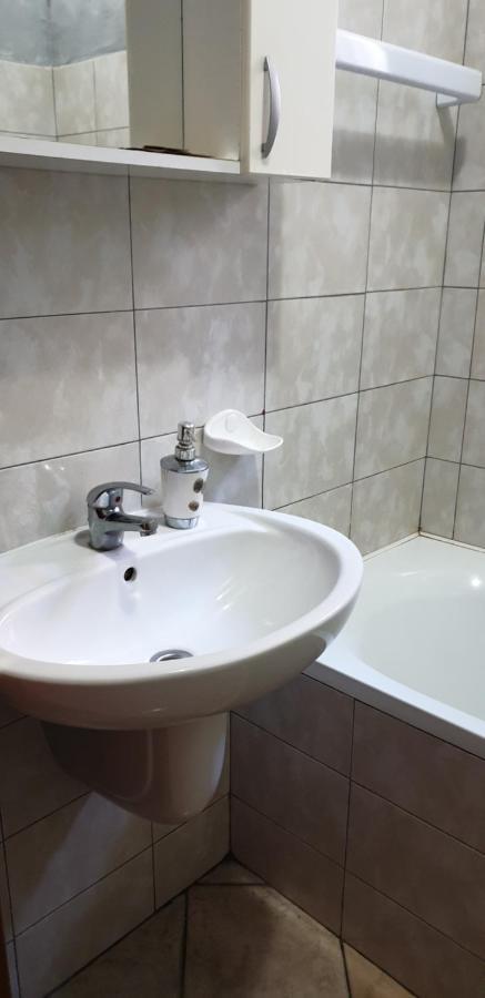 Dormi Oradea Apartment Bilik gambar